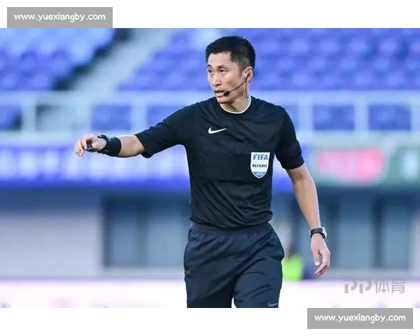 中国裁判马宁携海信 VAR 亮相世俱杯 执法与科技双突破 中国裁判马宁携海信 VAR 亮相世俱杯 执法与科技双突破