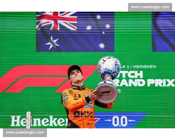 最后一圈三雄激斗!皮亚斯特里、维斯塔潘、拉塞尔轮番刷紫,红牛逆转夺冠 最后一圈三雄激斗!皮亚斯特里、维斯塔潘、拉塞尔轮番刷紫,红牛逆转夺冠