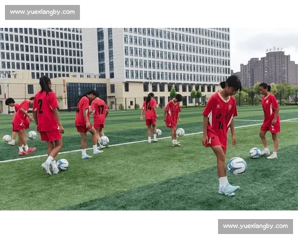 甘肃青少年女足出征喀什 绿茵场上绽放民族团结之花 甘肃青少年女足出征喀什 绿茵场上绽放民族团结之花